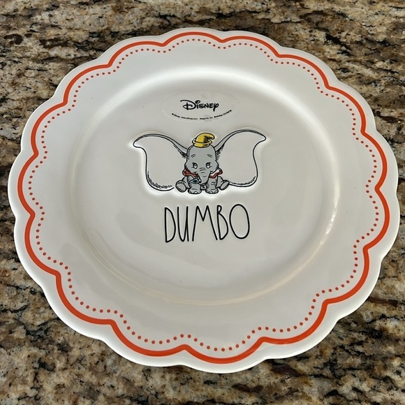 🆕 Disney’s Dumbo 8” Ceramic White and Orange Scalloped Serving Plates Set of 4